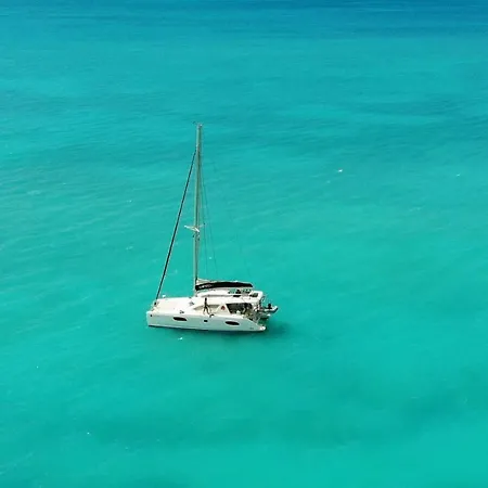 Botel Anne Marie - Catamaran